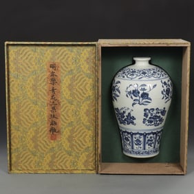 An Exquisite Blue and White Melon and Fruit Pattern Vase