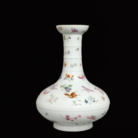 An Exquisite Famille-Rose Flower and Butterfly Pattern Painted Gold Vase