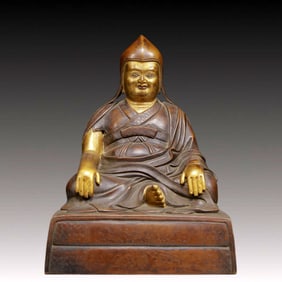 A Solemn Gilt Bronze Statue of Guru