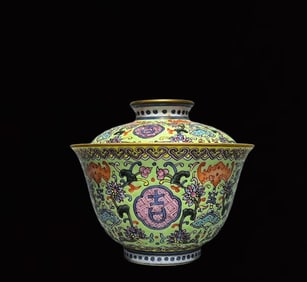 An Exquisite Enamel Green Ground Painted Gold Lotus and Eight Bats Pattern Cover Cup