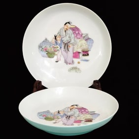 A Pair of Exquisite Famille-Rose Turquoise Glazed Character and Story Pattern Plates
