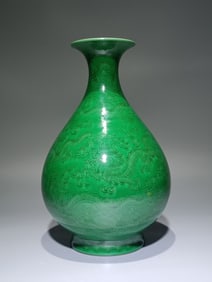 An Exquisite Green Glazed Seawater,Auspicious Cloud and Dragon Pattern Vase