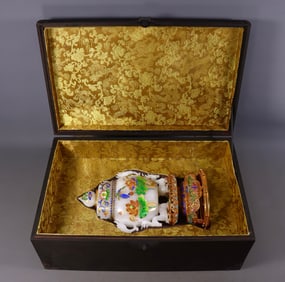 An Exquisite White Jade Flower silk gold-plated Flower and Butterfly Pattern Cover Jar