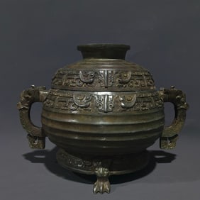 An Archaic Bronze Phoenix and Bird Pattern Beast-Ears Tripod Food Vessel,With Inscription