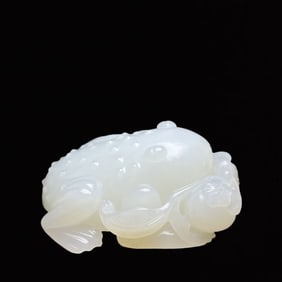 An Exquisite White Jade Frog Hand Piece