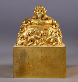 An Exquisite Gilt Bronze Dragon Pattern Seal, With Poem