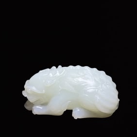 An Exquisite White Jade Auspicious Beast Hand Piece