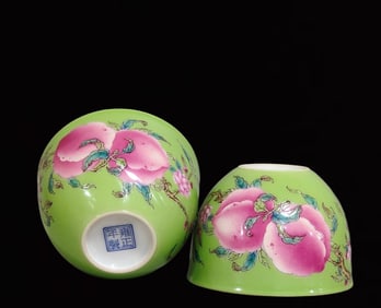 A Pair of Exquisite Famille-Rose Green Glazed Painted Gold Bats and Peach Pattern Cups