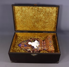 A Rare Flower silk gold-plated Inlaid White Jade Avalokitesvara Ornament, Inlaid Gems