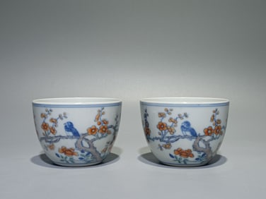 A Pair of Exquisite Doucai Flower and Bird Pattern Cups
