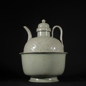 An Exquisite Yue yao Celadon Auspicious Beast Pattern Ewer, With Base