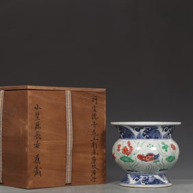 An Exquisite Blue and White Wucai Fish and algae pattern Jar