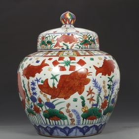 An Exquisite Wucai Fish and algae pattern With cover Jar