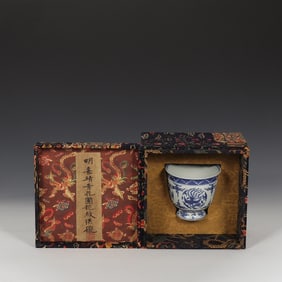 An Exquisite Blue and White Lotus and Phoenix PatternBowl