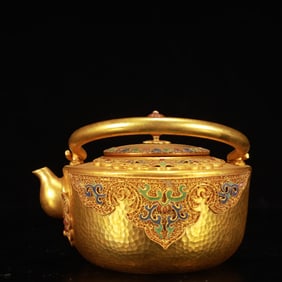 An Exquisite Gilt Bronze Flower Pattern Ewer,Inlaid Gems