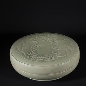 A Rare Yue yao Celadon Peacock Pattern Cover Box