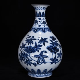 A Rare Blue and White Flower Pattern Vase