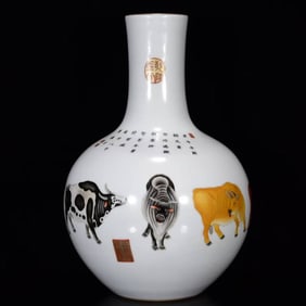 An Exquisite Enamel cattle Pattern Vase
