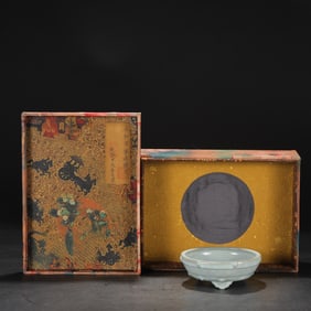 An Exquisite Guan yao Celadon Glazed Tripod Washer