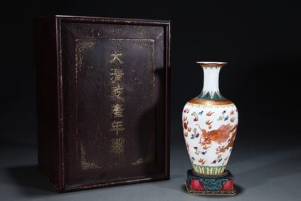 An Exquisite Famille-Rose Iron-Red Glazed Painted Gold Auspicious Cloud and Dragon Pattern Vase