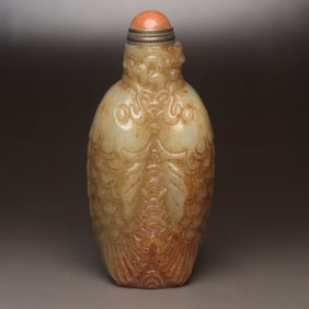 An Exquisite White Jade Fish Pattern Snuff Bottle