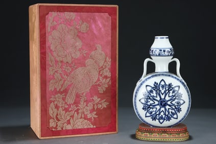 An Exquisite Blue and White Lotus Pattern Double-Ears Vase