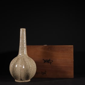 An Exquisite Ge yao Yellow Glazed Vase