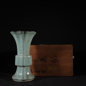 An Exquisite Guan yao Celadon Glazed Cover with Silver Vase