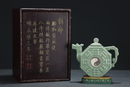 An Exquisite Longquan yao Trigram Pattern Ewer