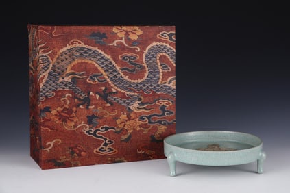 An Exquisite Ru yao Painted Color Buddha Pattern Tripod Washer
