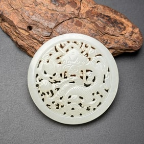An Exquisite White Jade Hollow Dragon Pattern Pendant