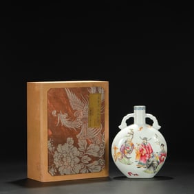 An Exquisite Enamel Figure Pattern Double-Ears Vase,With poem