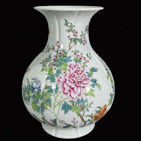 An Exquisite Famille-Rose Flower and Butterfly Pattern Vase