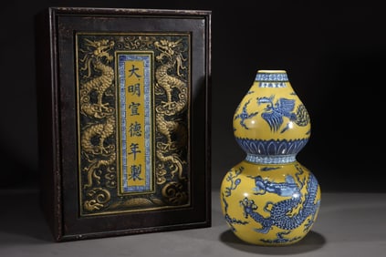 A Rare Blue and White Yellow Glazed Dragon and Phoenix Pattern Gourd-Shaped Vase