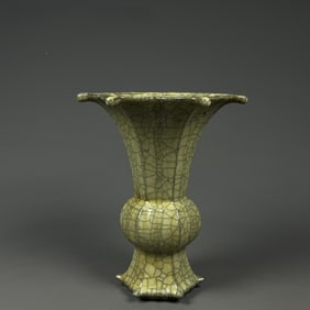 An Exquisite Ge Yao Yellow Glazed Pattern Vase