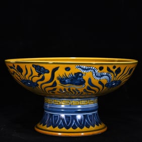 An Exquisite Yellow Ground Blue and White Mandarin Duck Pattern Stem Plate