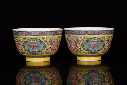 A Pair of Exquisite Famille-Rose Flower Pattern Bowls