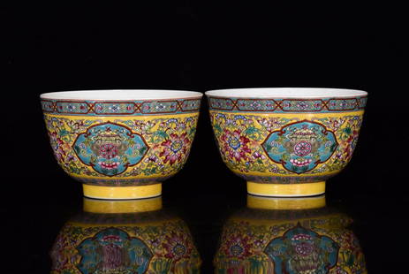 A Pair of Exquisite Famille-Rose Flower Pattern Bowls: A Pair of Exquisite Famille-Rose Flower Pattern Bowls,Qing Dynasty, China,Kangxi Four-character Mark,Size:3.1inx5.1in &#19968;&#23545;&#31881;&#24425;&#33457;&#32441;&#30871;,&#20013;&#22269;&#28165;&