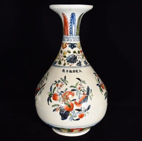 An Exquisite Blue and White Wucai Flower and Bird Pattern Vase