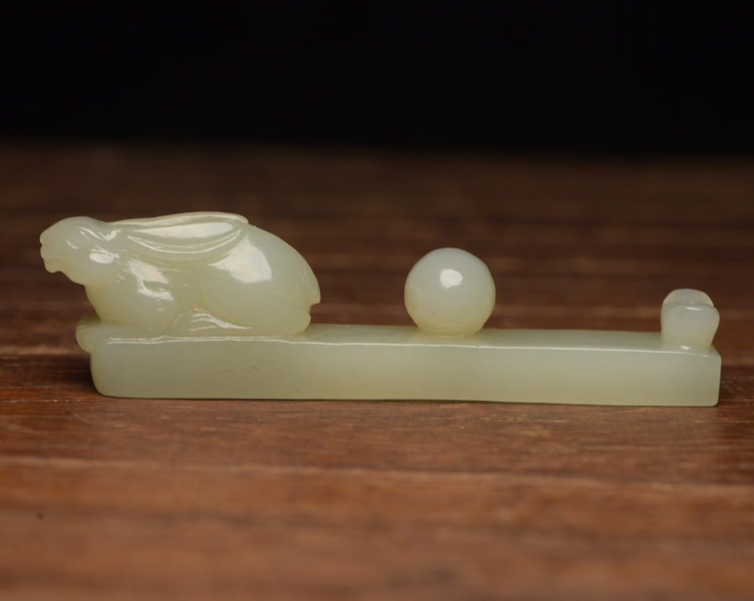 An Exquisite White Jade Incense holder (1 of 8)