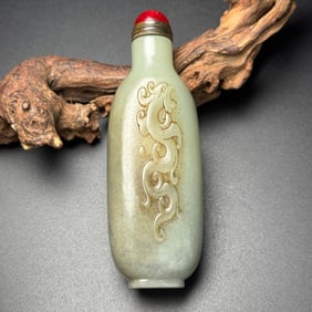 An Exquisite White Jade Chi-Dragon Pattern Snuff Bottle