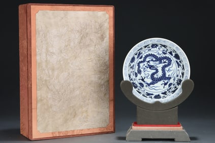 An Exquisite Blue and White Lotus and Dragon Pattern Plate