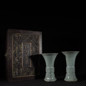 A Pair of Exquisite Guan yao Celadon Glazed Vases