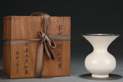 An Exquisite Ding yao Jar