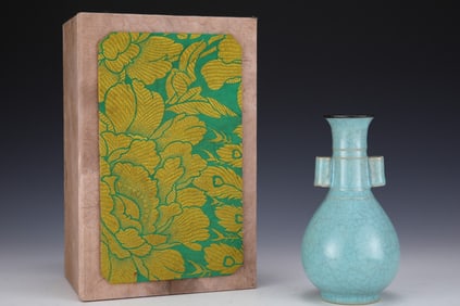 An Exquisite Ru yao Sky Blue Glazed Double-Ears Vase