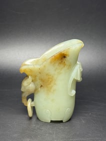 An Exquisite White Jade Bats Pattern Cup