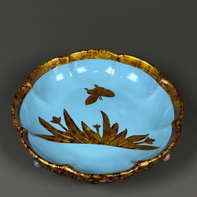 An Exquisite Ru yao Sky Blue Glazed Cover with Gold Flower Pattern Washer