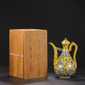 A Rare Yellow Ground Blue and White Flower Pattern Ewer