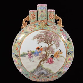 An Exquisite Enamel Green Ground Painted Gold Lotus Figure Pattern Vase