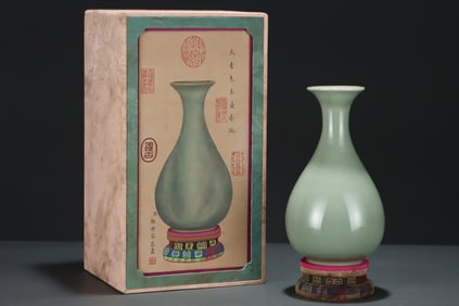 An Exquisite Longquan yao Celadon Vase